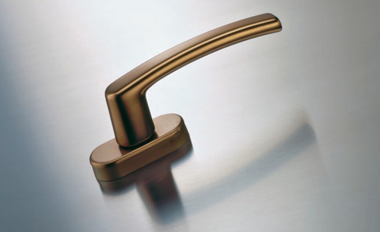 Roto handle in Bronze Anodized