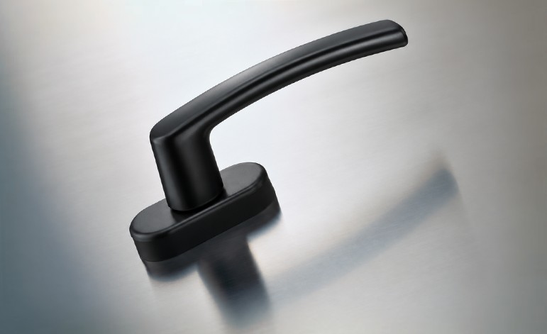 Roto handle in Jet Black Matte