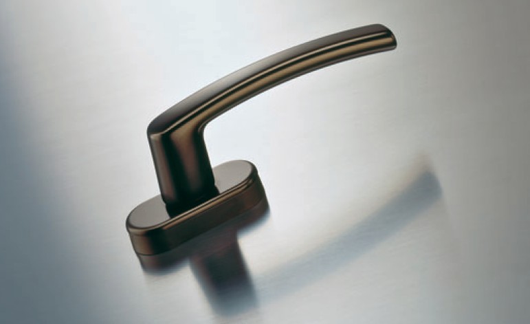 Roto handle in Medium Bronze Anodized