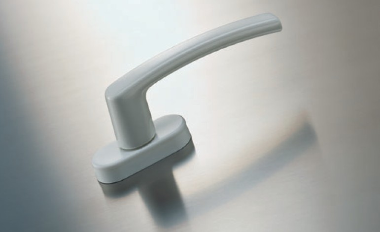 Roto handle in Traffic White